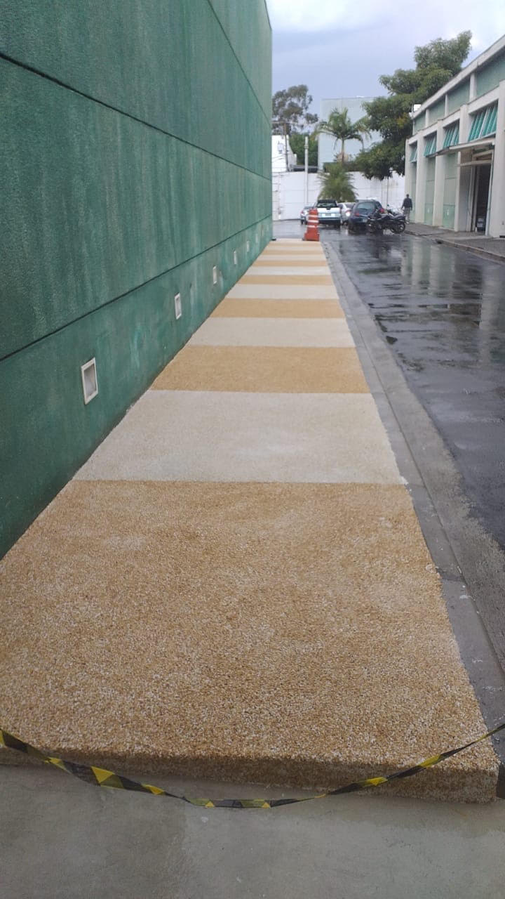 Piso fulget com resina